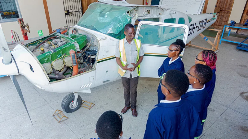 NIT students pursuing an Aircraft Maintenance Engineering degree listen to an instructor and check out a plane engine during their classes. Photo: True Vision Production / World Bank